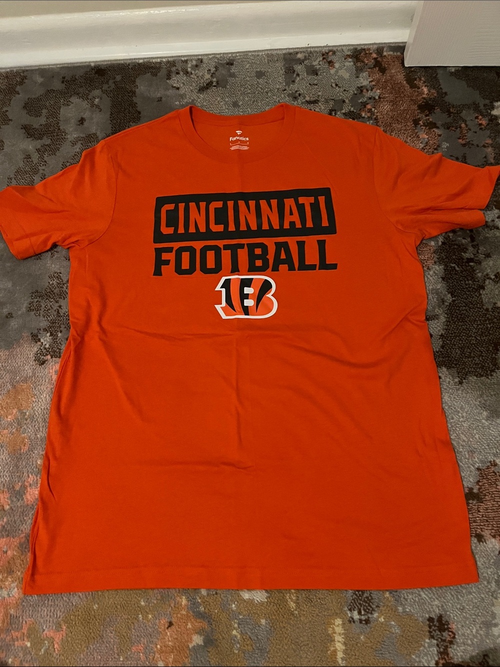 Men’s Large Fanatics Cincinnati Football Tee - Orange and Black